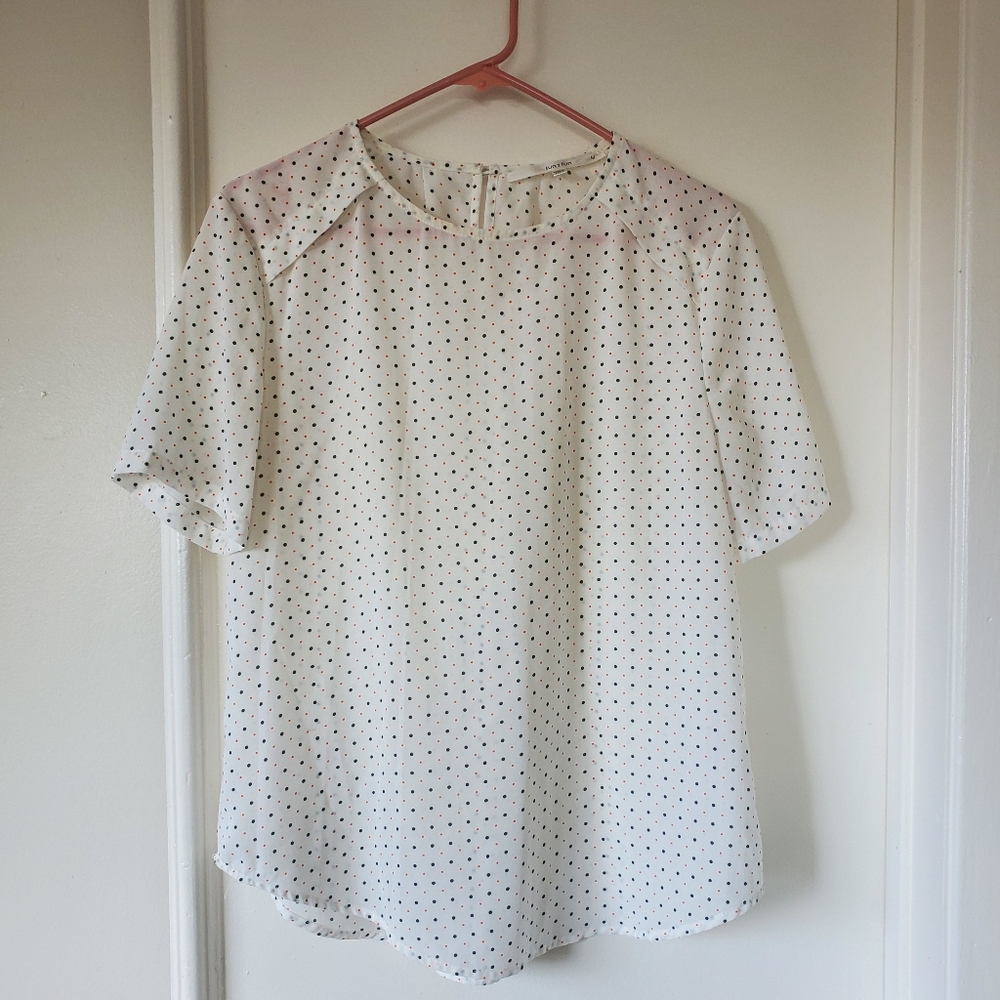 Fun 2 Fun white patterned blouse M